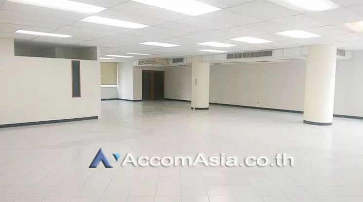  2  Office Space For Rent in Phaholyothin ,Bangkok BTS Chitlom at Kitsiri Building AA14252